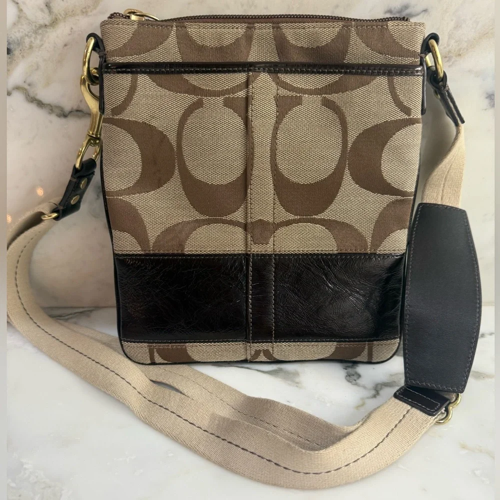 Coach Signature Large ‘C’ Logo Brown and Tan Crossbody Swingpack - Picture 4 of 9